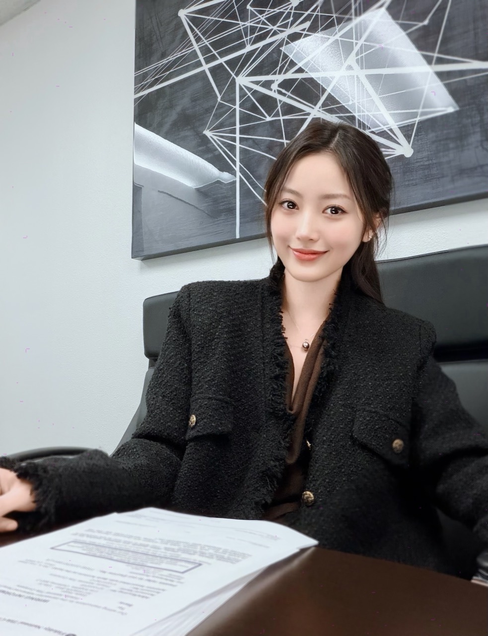 Maggie Bao providing bilingual mortgage guidance